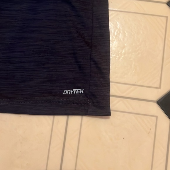 🎽 Bundle of 2 grey sleeveless athletic shirts size Large EUC - Picture 6 of 6